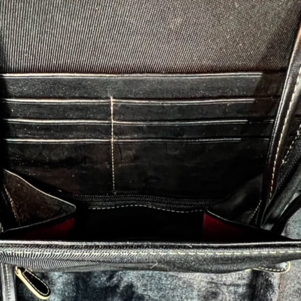 Efficient & Chic Lightweight Bag - image 2